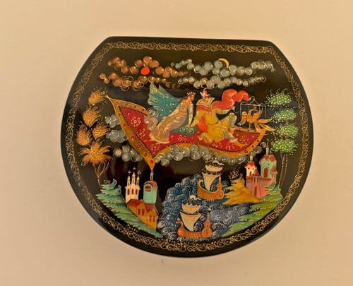 Hinged clam shaped vintage - shaped,